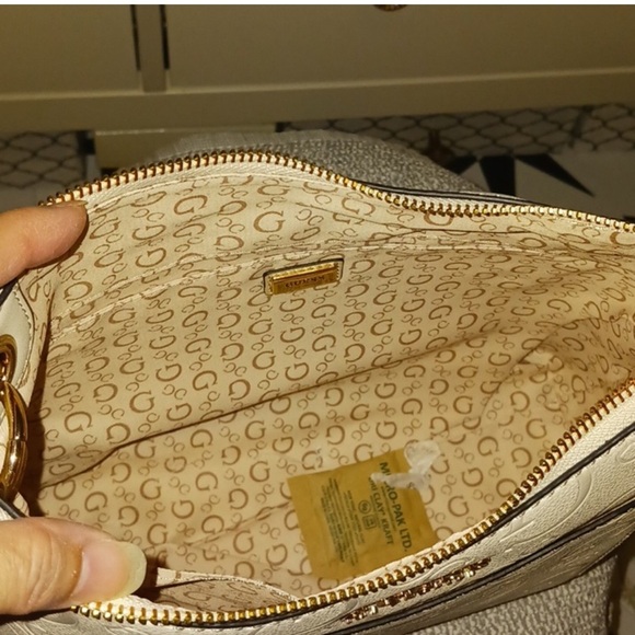 Guess Logo Embossed Chucky Crossbody NWOT Cream Color Vegan Leather - Picture 6 of 9